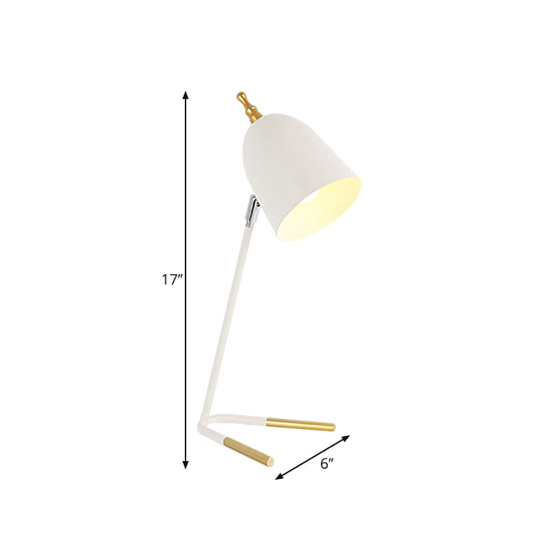 Lampe de table en métal à abat-jour dôme