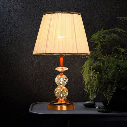 Lampe de table élégante forme conique cristaux taillés