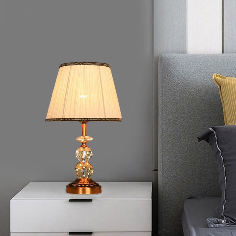 Lampe de table élégante forme conique cristaux taillés