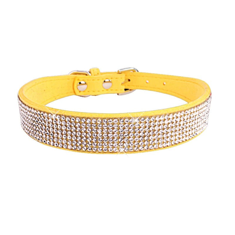 Collier élégant à paillettes et cristaux